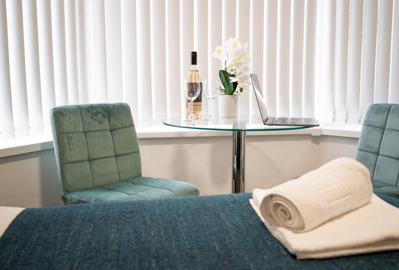 Elmo River Studios - 6 En-Suites In Wallasey - Easy Parking - Short And Long Stays Welcome Exterior photo