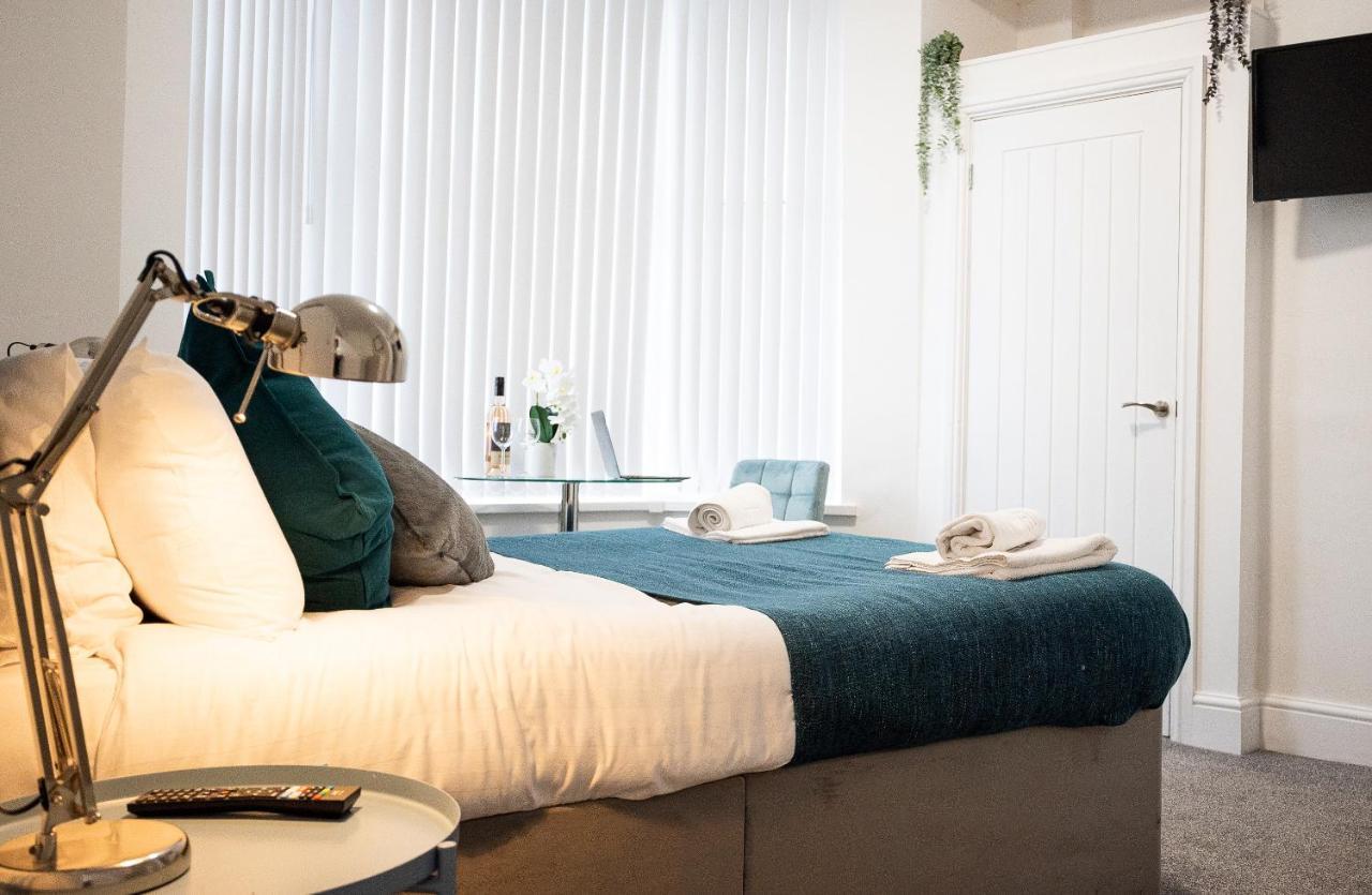 Elmo River Studios - 6 En-Suites In Wallasey - Easy Parking - Short And Long Stays Welcome Exterior photo