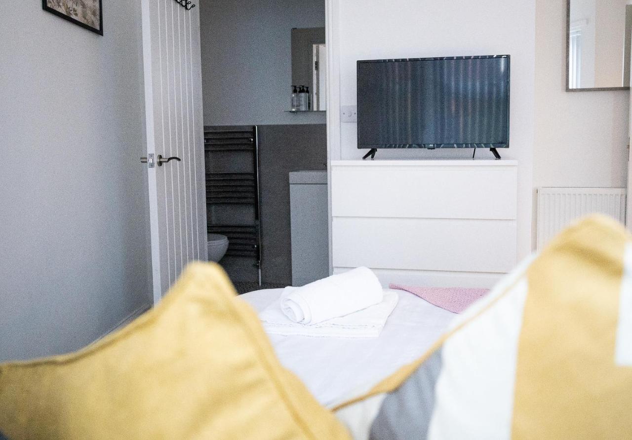 Elmo River Studios - 6 En-Suites In Wallasey - Easy Parking - Short And Long Stays Welcome Exterior photo