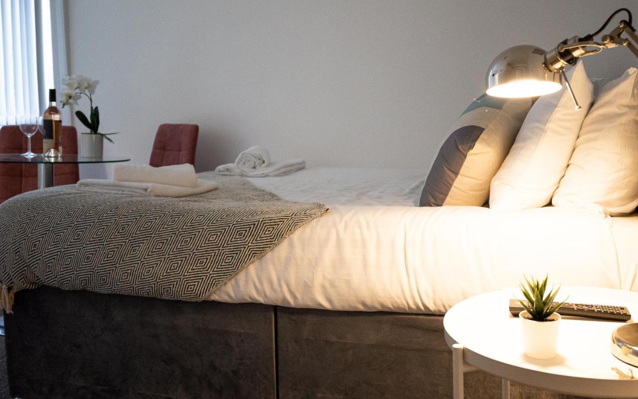 Elmo River Studios - 6 En-Suites In Wallasey - Easy Parking - Short And Long Stays Welcome Exterior photo