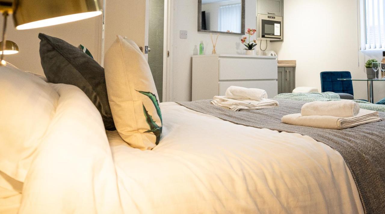 Elmo River Studios - 6 En-Suites In Wallasey - Easy Parking - Short And Long Stays Welcome Exterior photo